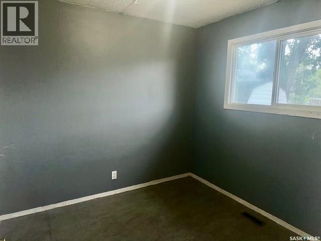 724 Eastview Avenue, Regina, Saskatchewan  S4N 0A2 - Photo 6 - SK044406