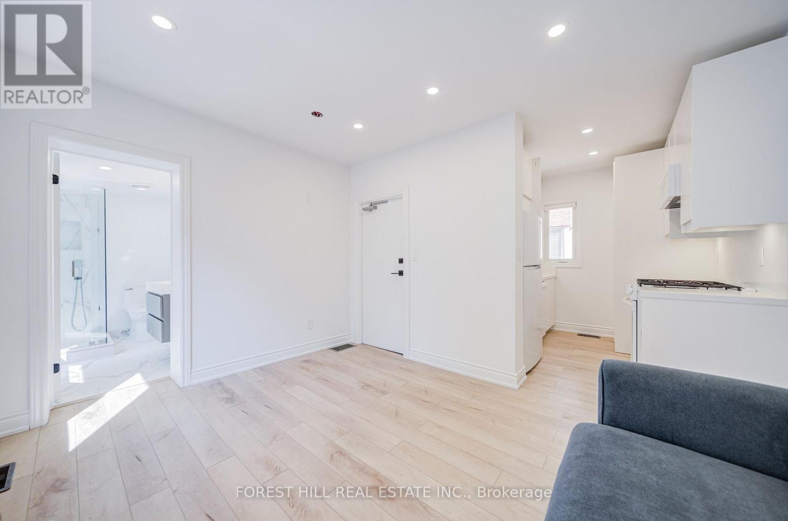 5 - 85 Vaughan Road, Toronto, Ontario  M6C 2L9 - Photo 2 - C13635436