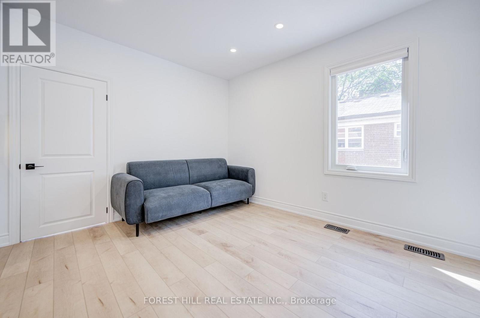 5 - 85 Vaughan Road, Toronto, Ontario  M6C 2L9 - Photo 3 - C13635436