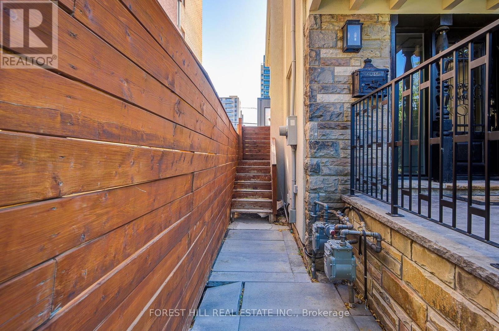 5 - 85 Vaughan Road, Toronto, Ontario  M6C 2L9 - Photo 12 - C13635436