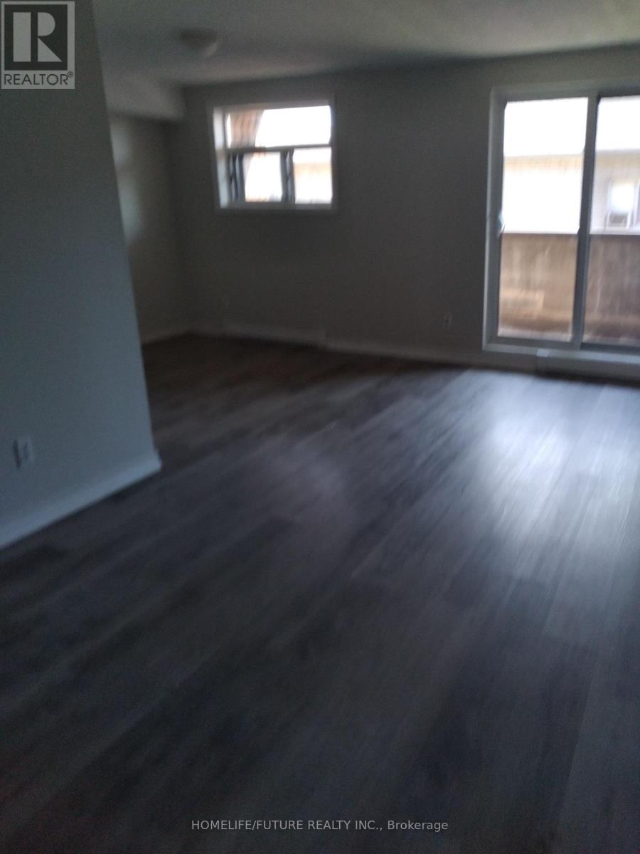 304 - 560 Bloor Street E, Oshawa, Ontario  L1H 3N2 - Photo 3 - E13604488