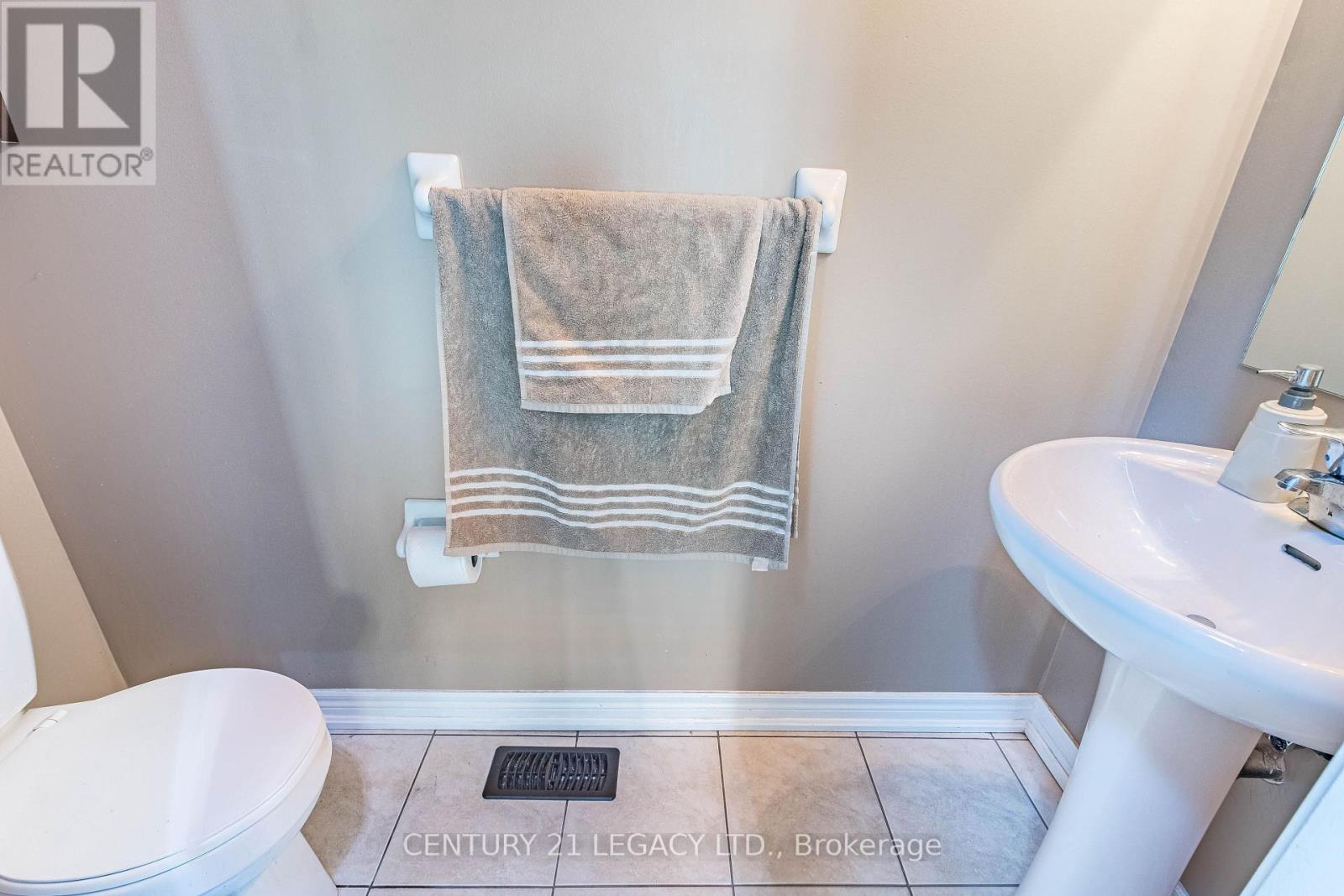 11 Drummondville Drive, Brampton, Ontario  L6P 3M6 - Photo 11 - W13618940