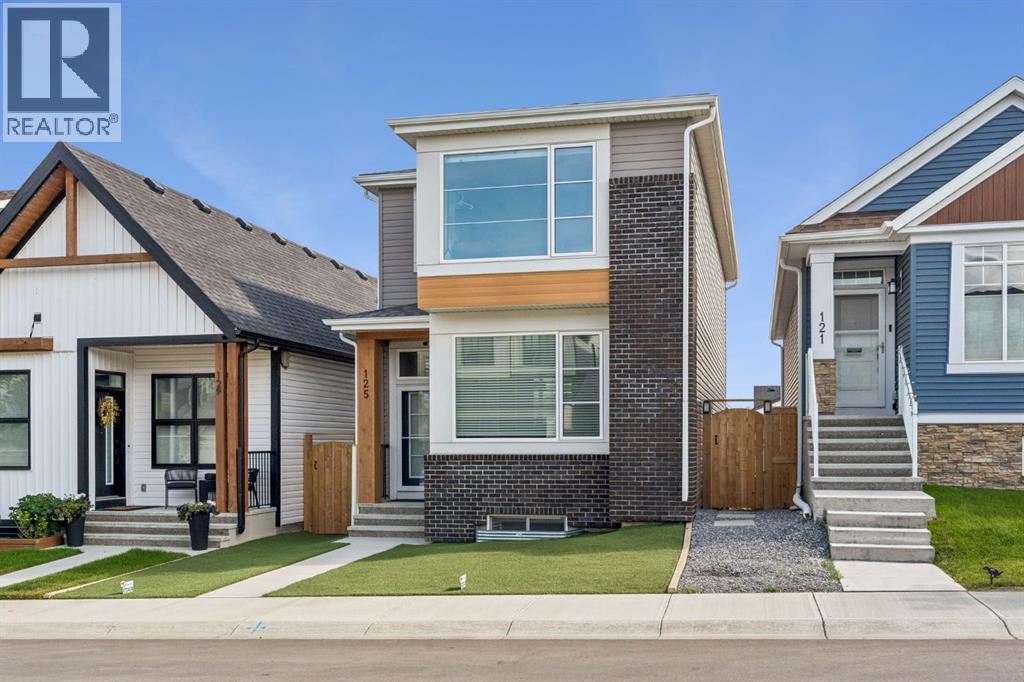 125 Rochester Way NW, Calgary, Alberta  T3L 0G9 - Photo 2 - A2334286