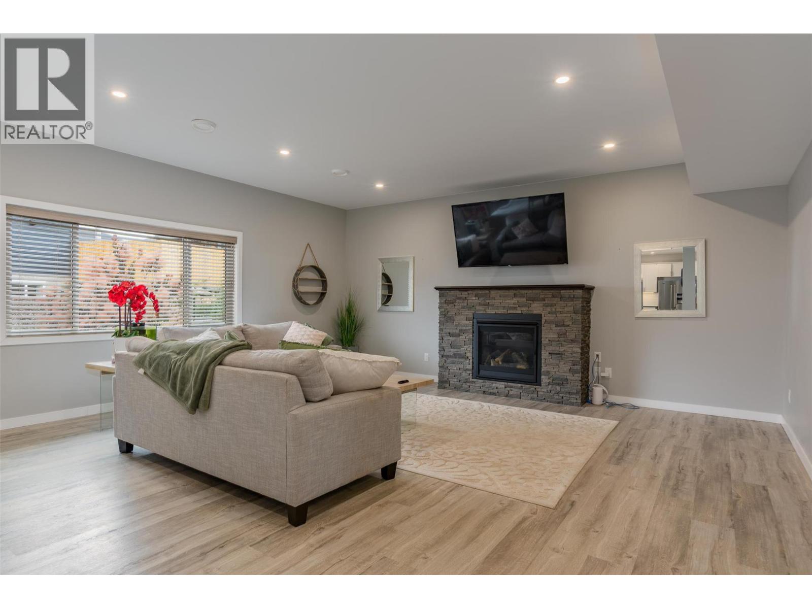 3904 Grandview Drive, Castlegar, British Columbia  V1N 4X9 - Photo 10 - 10374275