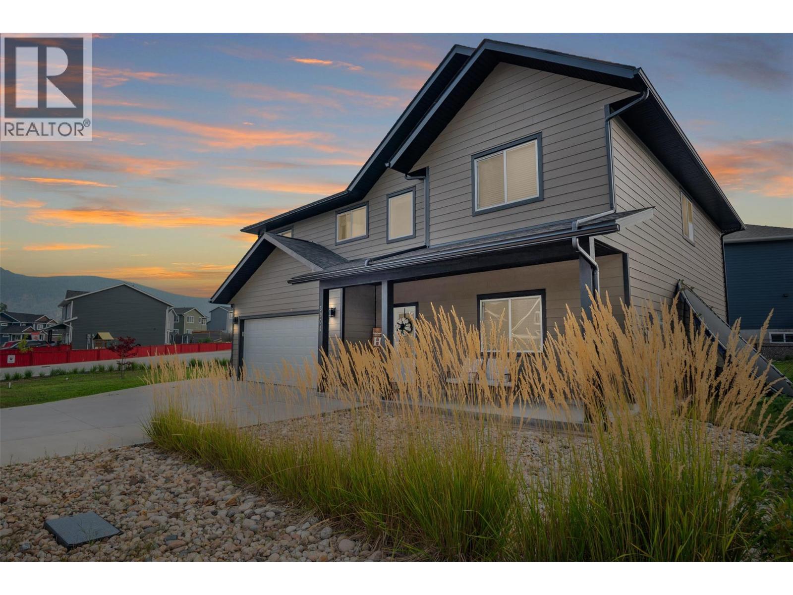 3904 Grandview Drive, Castlegar, British Columbia  V1N 4X9 - Photo 2 - 10374275