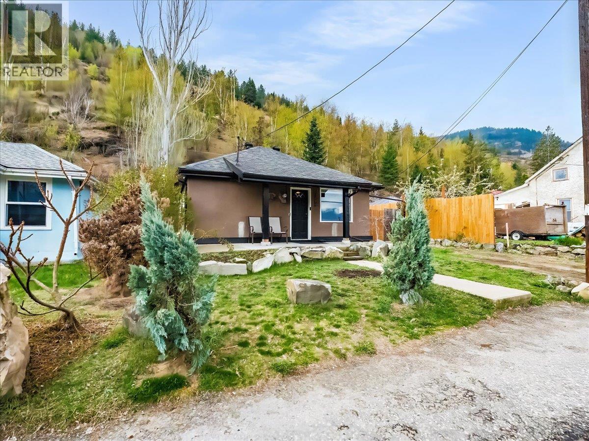 2006 Daniel Street, Trail, British Columbia  V1R 4G9 - Photo 2 - 10382701