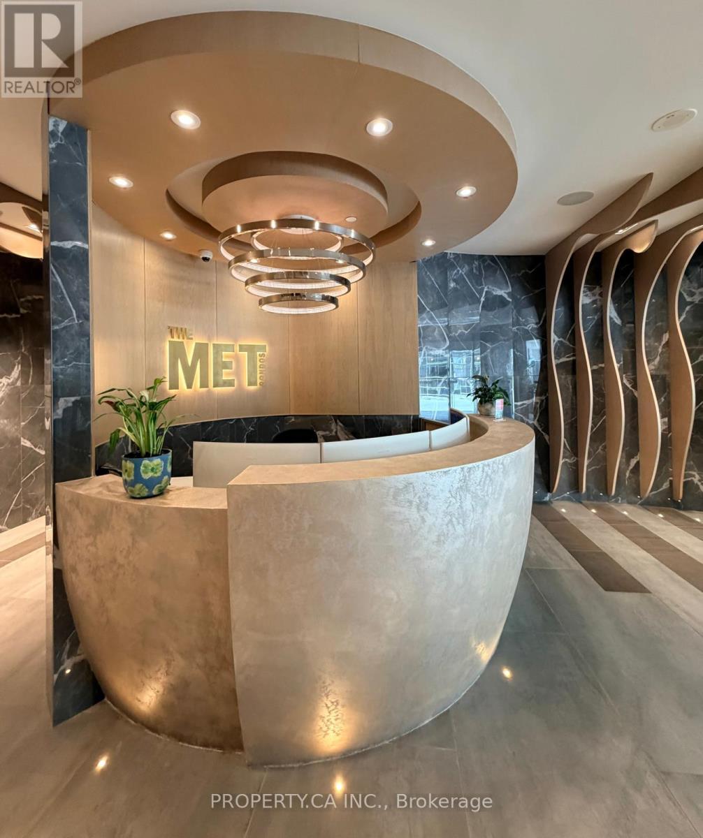 <div class="slider-price">$748,800</div><p>3405 - 21 Carlton Street, Toronto, Ontario</p>