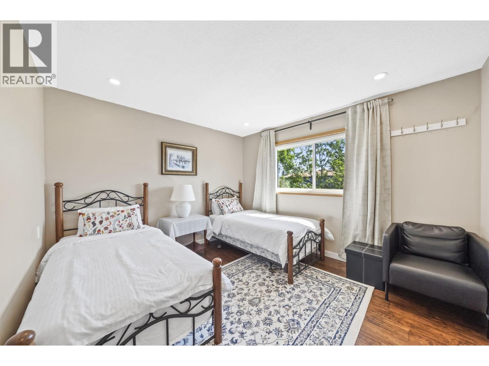 picture 24