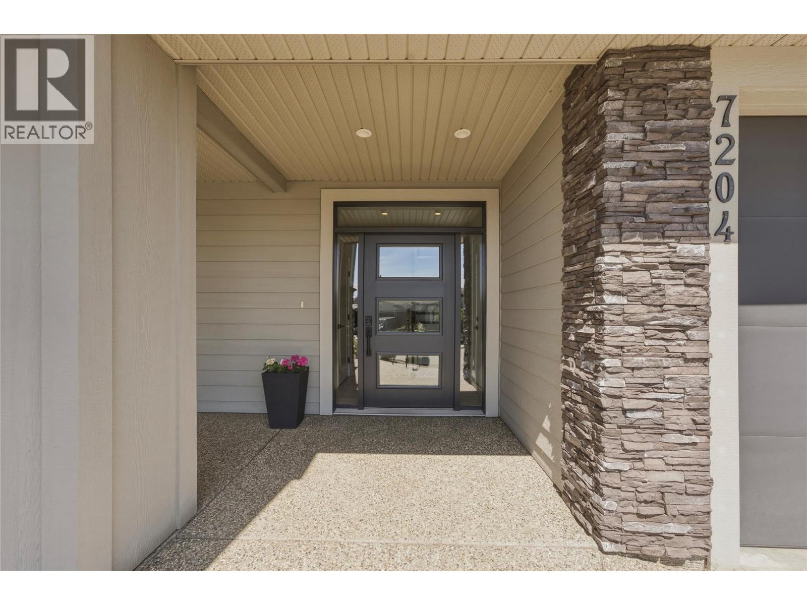 7204 Apex Drive, Vernon, British Columbia  V1B 4E4 - Photo 3 - 10392560