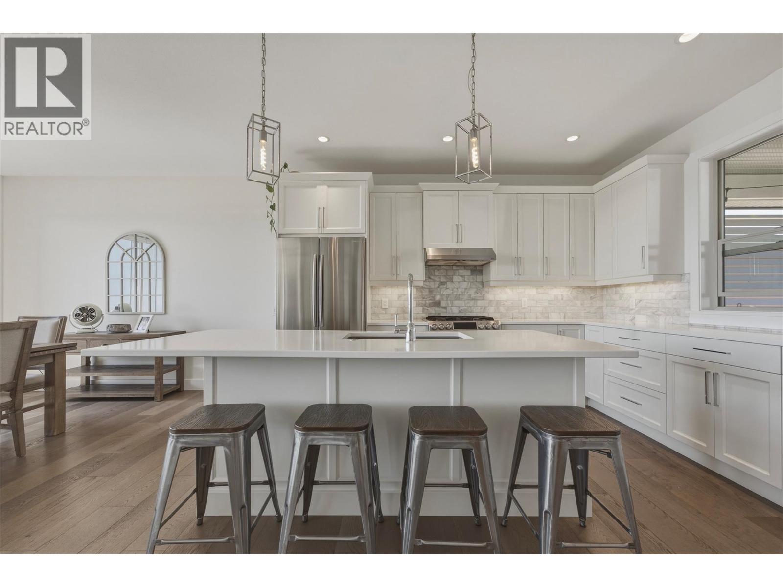 7204 Apex Drive, Vernon, British Columbia  V1B 4E4 - Photo 6 - 10392560