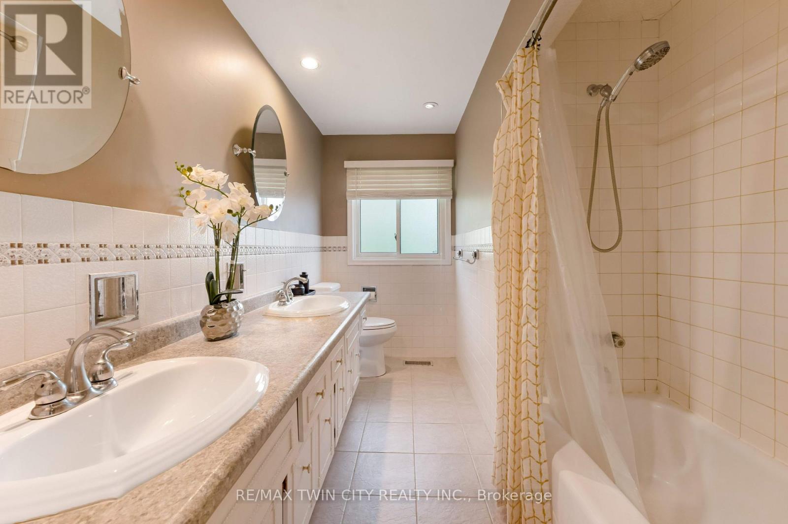 46 Lombardy Court, Kitchener, Ontario  N2M 1W7 - Photo 28 - X13637182