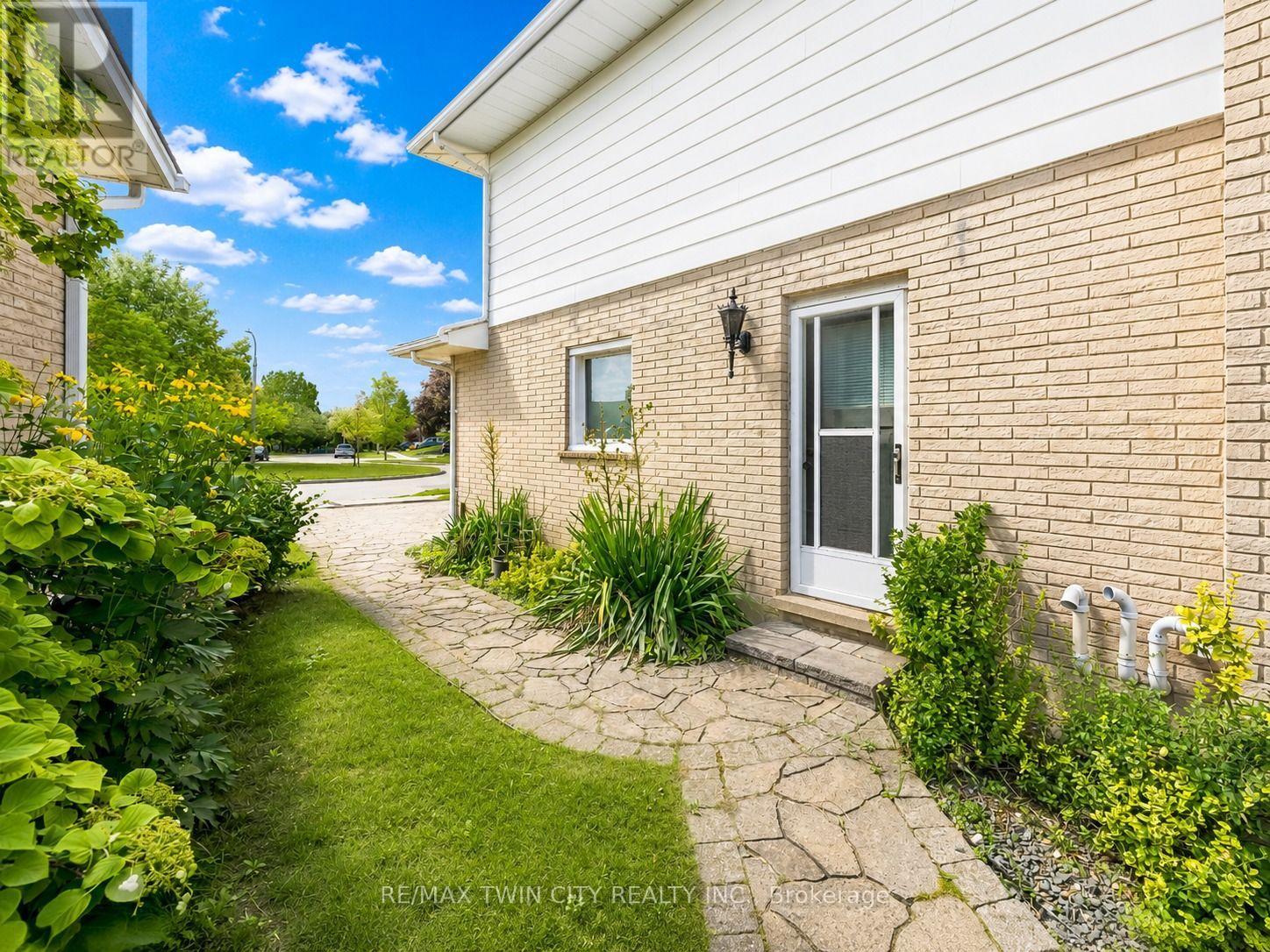 46 Lombardy Court, Kitchener, Ontario  N2M 1W7 - Photo 39 - X13637182