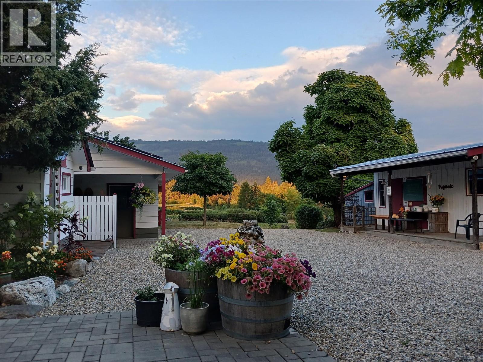 4360 30 Street NE, Salmon Arm, British Columbia  V1E 2A3 - Photo 91 - 10396680