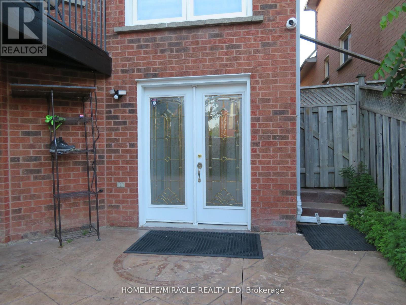 10 Pine Bough Manor, Richmond Hill, Ontario  L4S 1A4 - Photo 1 - N13635362