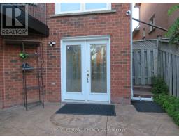 10 PINE BOUGH MANOR, Richmond Hill, Ontario