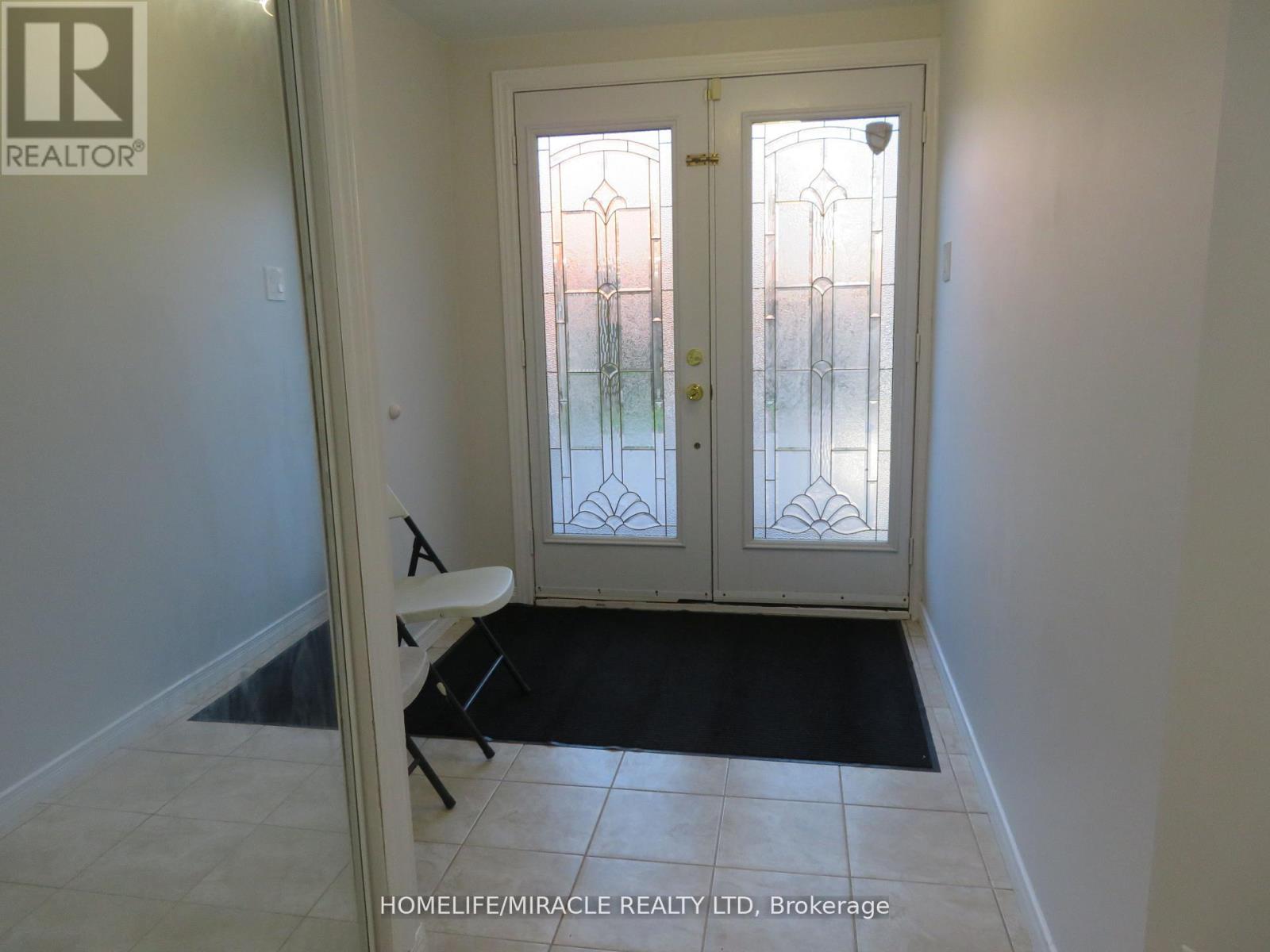 10 Pine Bough Manor, Richmond Hill, Ontario  L4S 1A4 - Photo 2 - N13635362