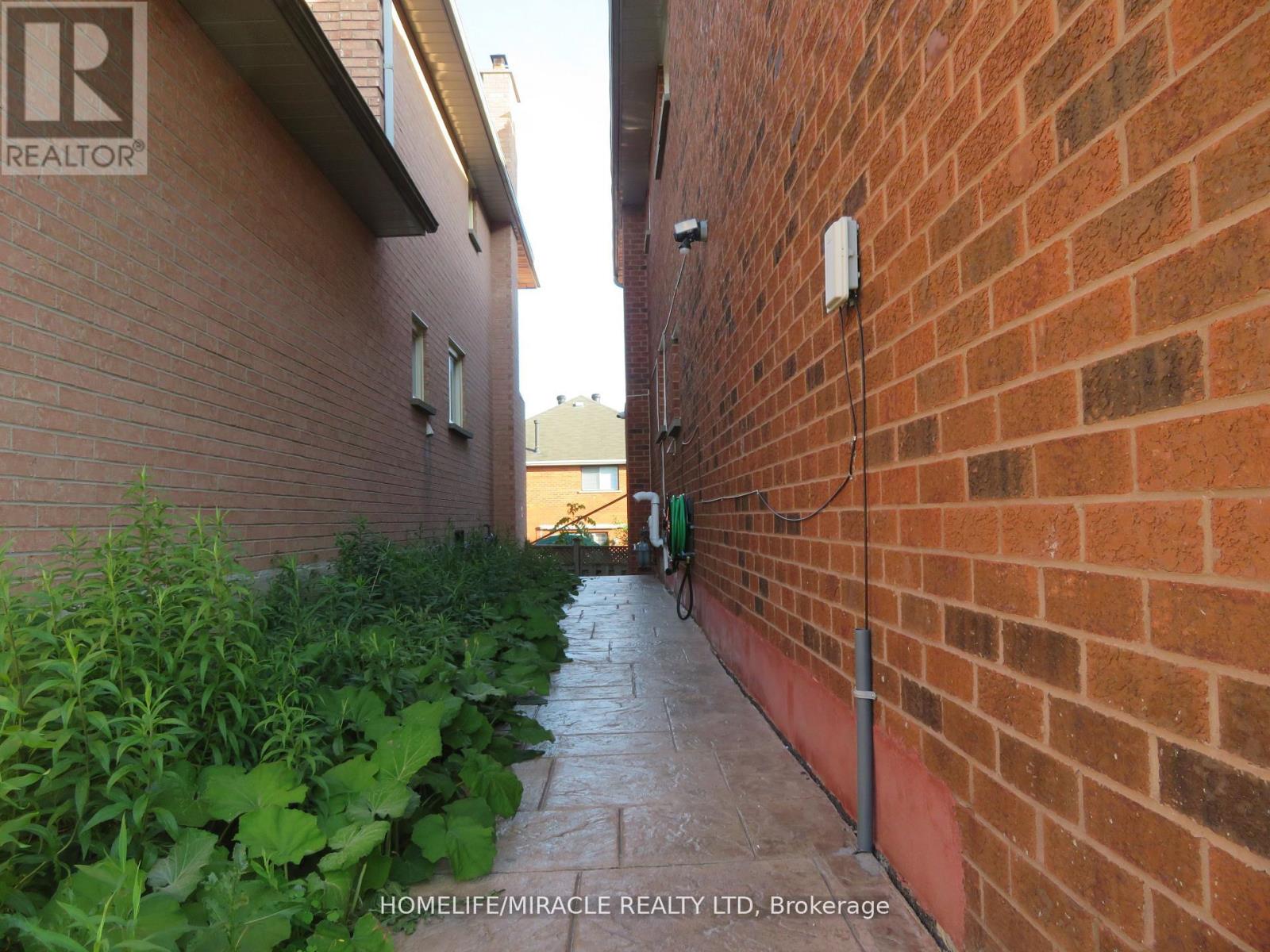 10 Pine Bough Manor, Richmond Hill, Ontario  L4S 1A4 - Photo 24 - N13635362