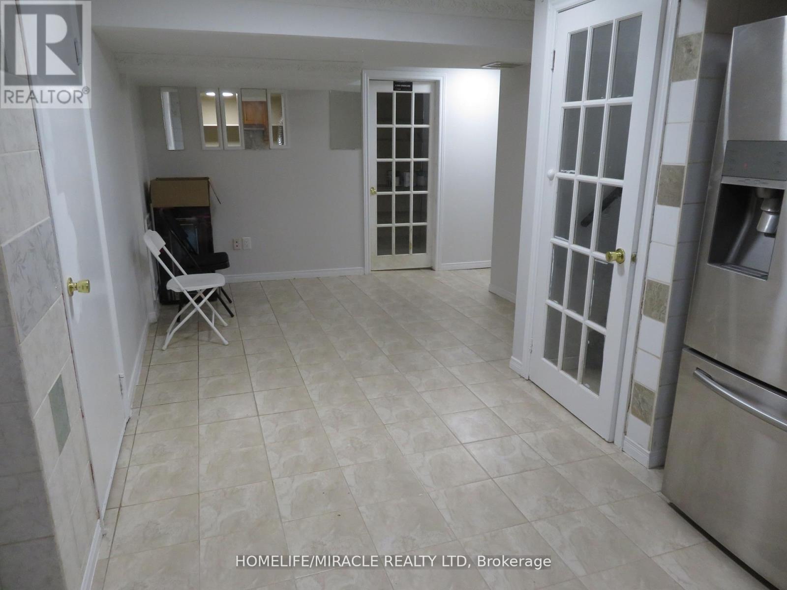 10 Pine Bough Manor, Richmond Hill, Ontario  L4S 1A4 - Photo 3 - N13635362