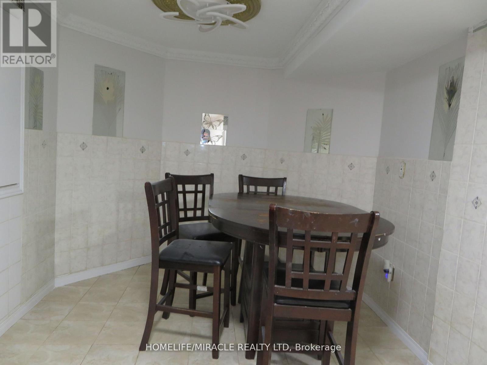 10 Pine Bough Manor, Richmond Hill, Ontario  L4S 1A4 - Photo 8 - N13635362