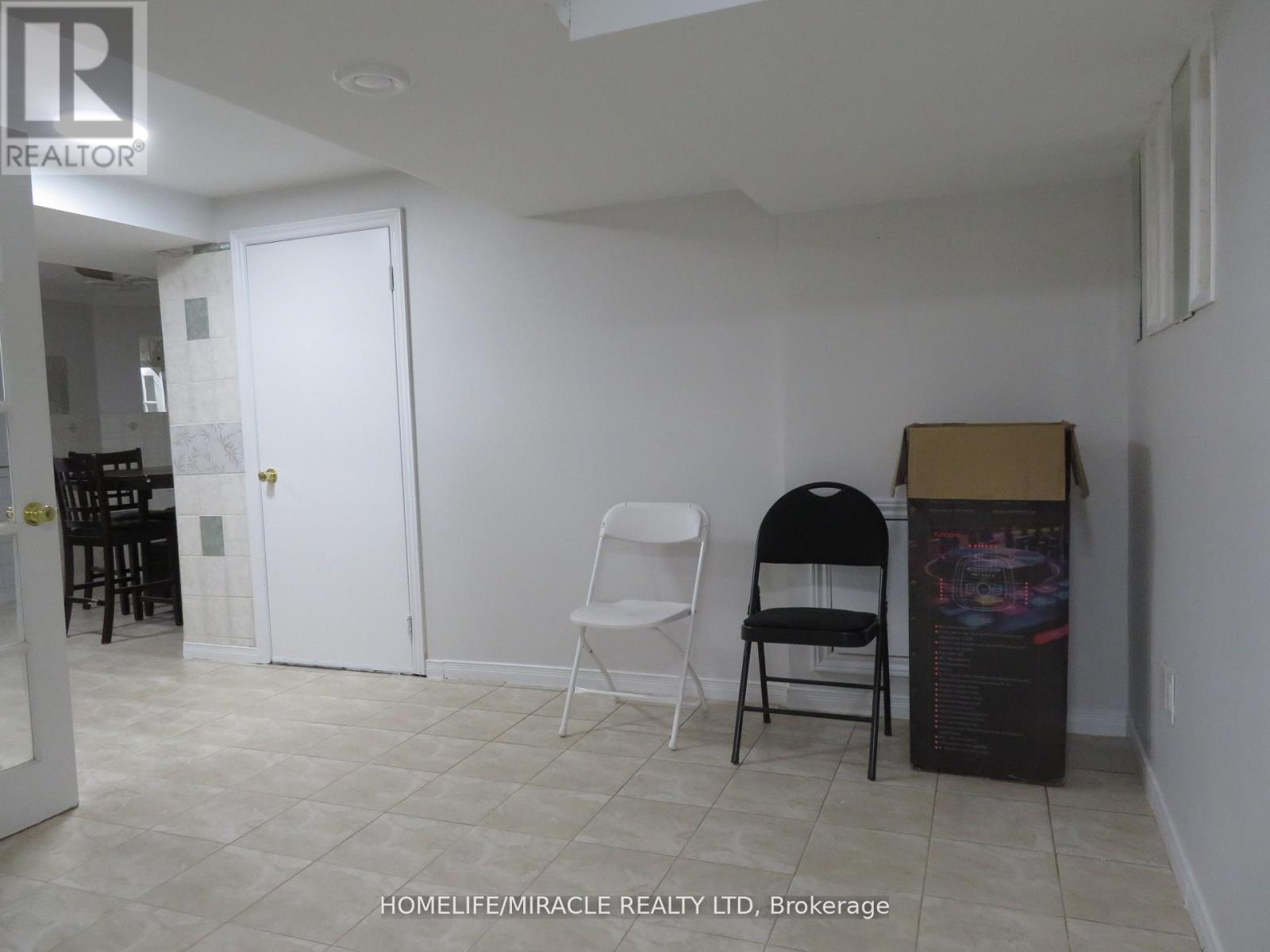 10 Pine Bough Manor, Richmond Hill, Ontario  L4S 1A4 - Photo 9 - N13635362