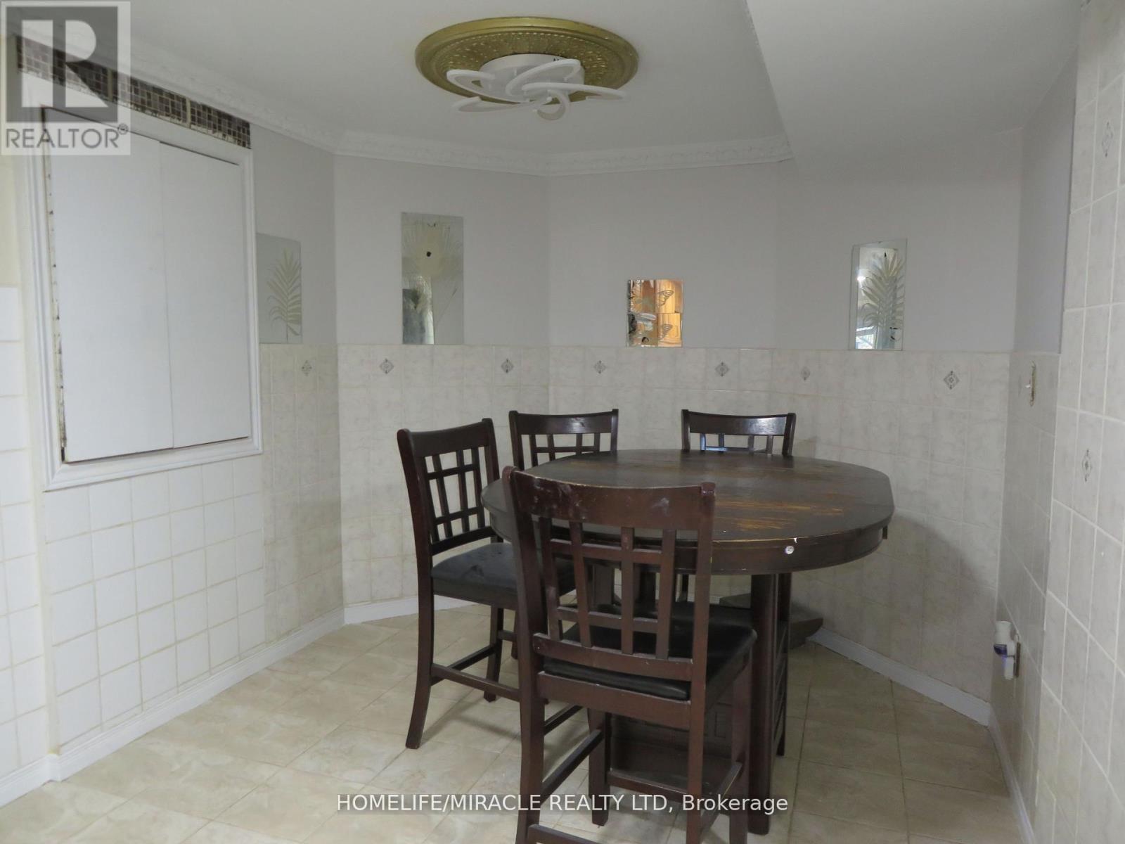 10 Pine Bough Manor, Richmond Hill, Ontario  L4S 1A4 - Photo 7 - N13635362