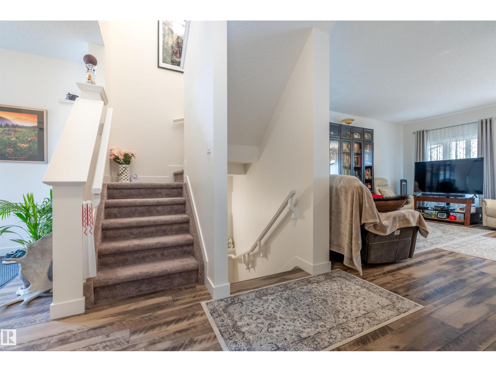 2066 Graydon Hill Cr Sw, Edmonton, Alberta  T6W 4C7 - Photo 4 - E4502076