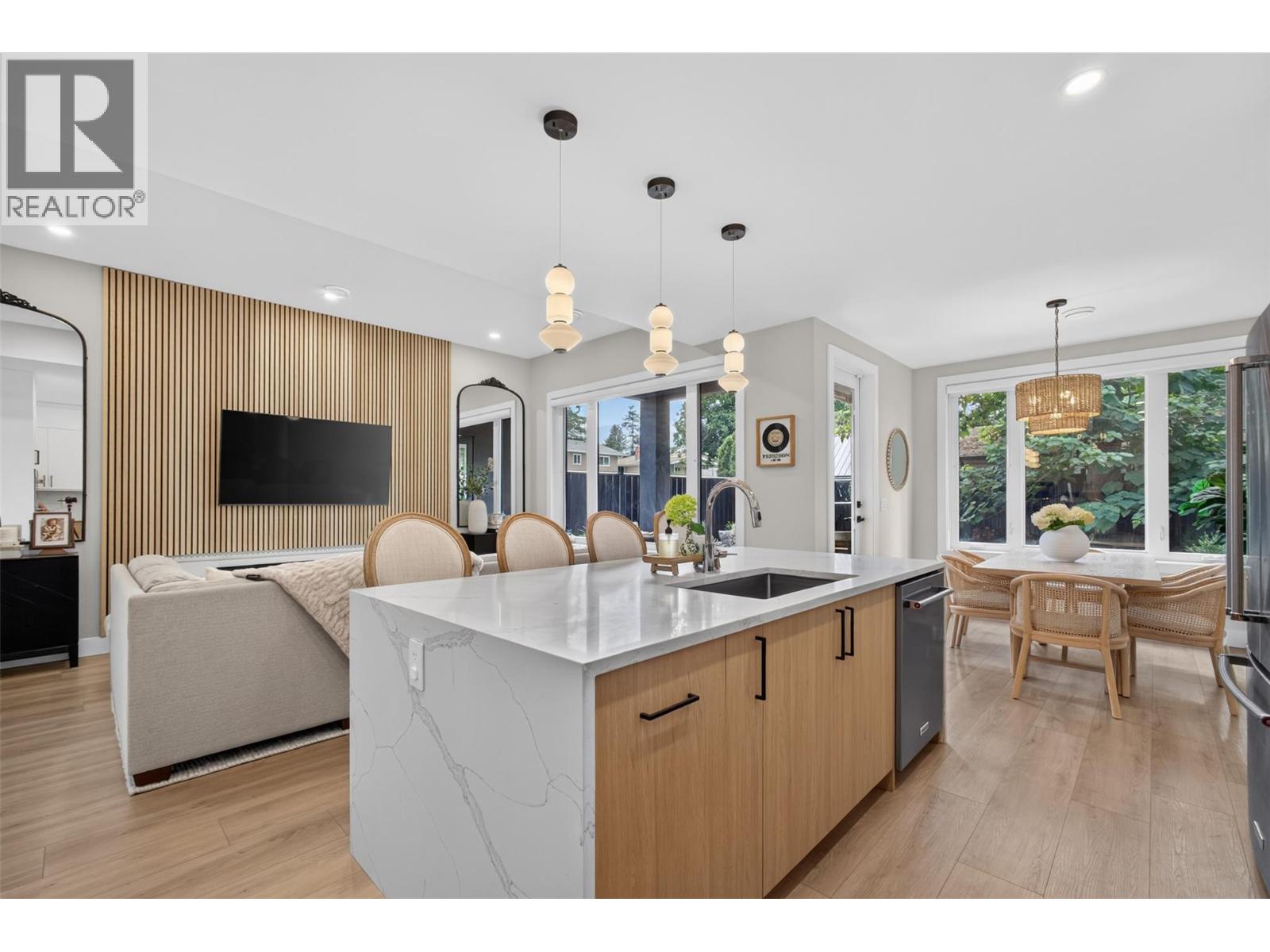 707 Raymer Road, Kelowna, British Columbia  V1W 1H6 - Photo 13 - 10396474