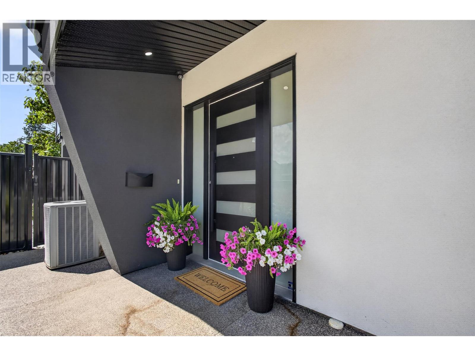 707 Raymer Road, Kelowna, British Columbia  V1W 1H6 - Photo 4 - 10396474