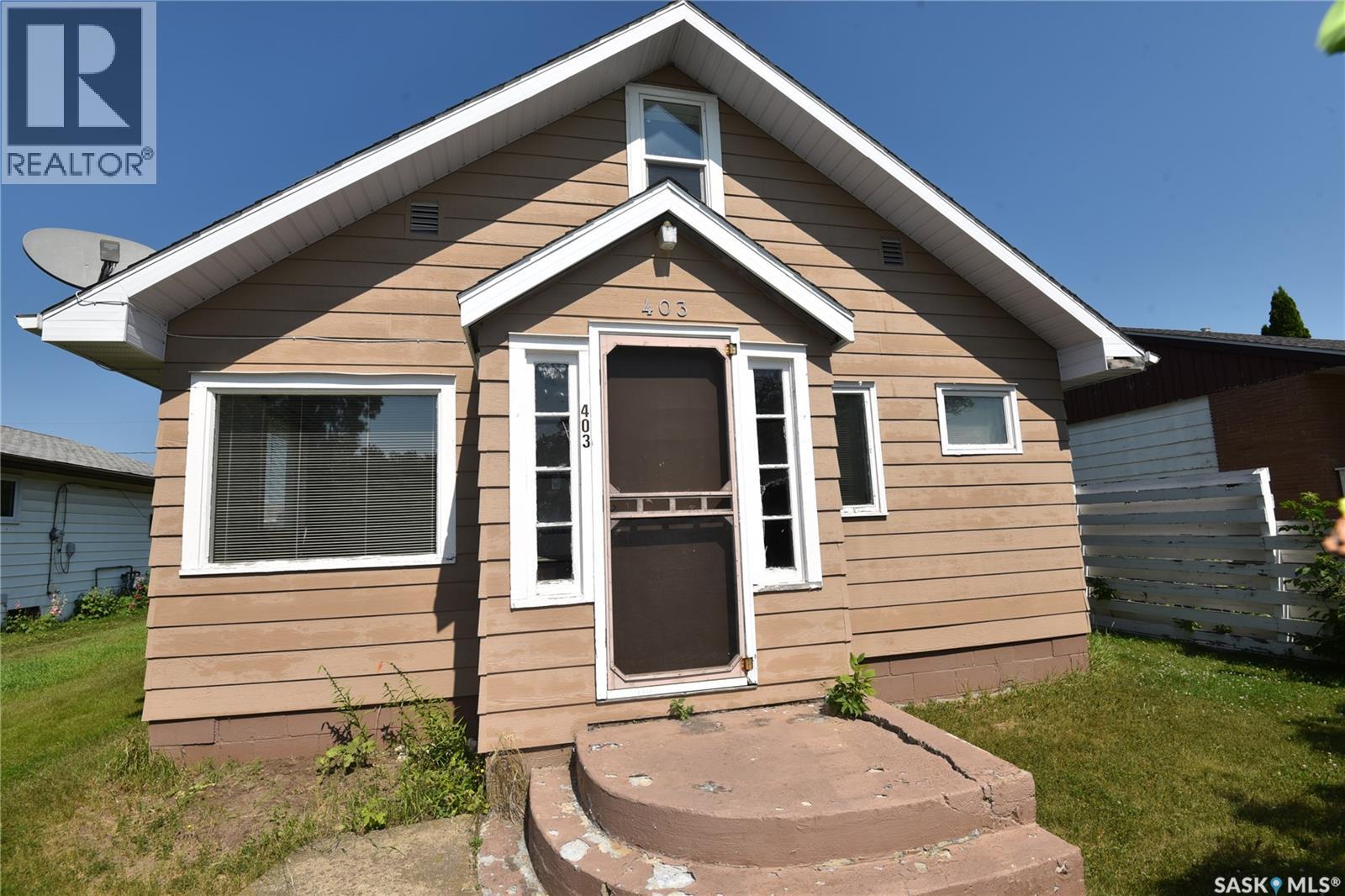 403 2nd Street W, Nipawin, Saskatchewan  S0E 1E0 - Photo 1 - SK044492