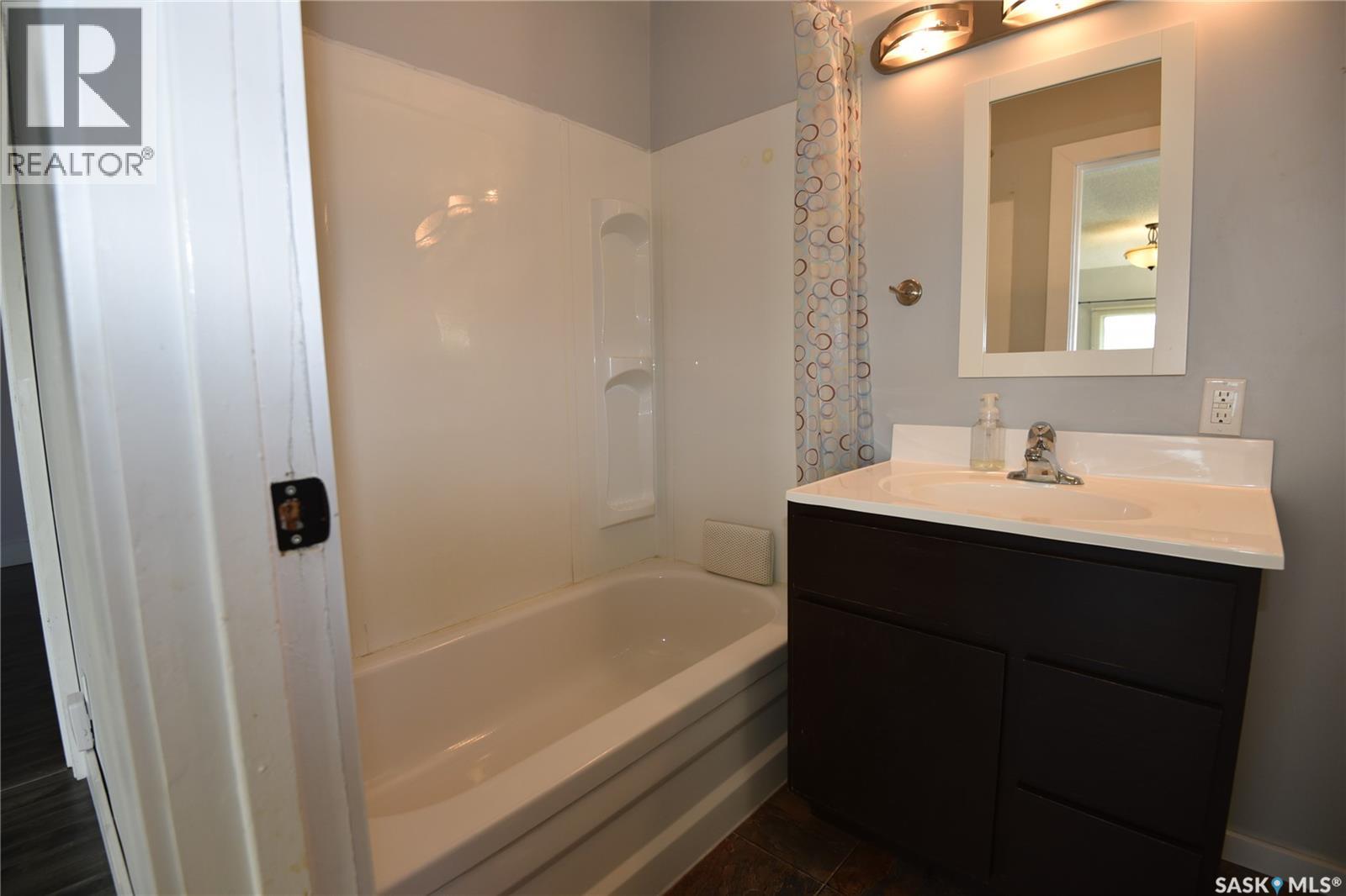 403 2nd Street W, Nipawin, Saskatchewan  S0E 1E0 - Photo 10 - SK044492