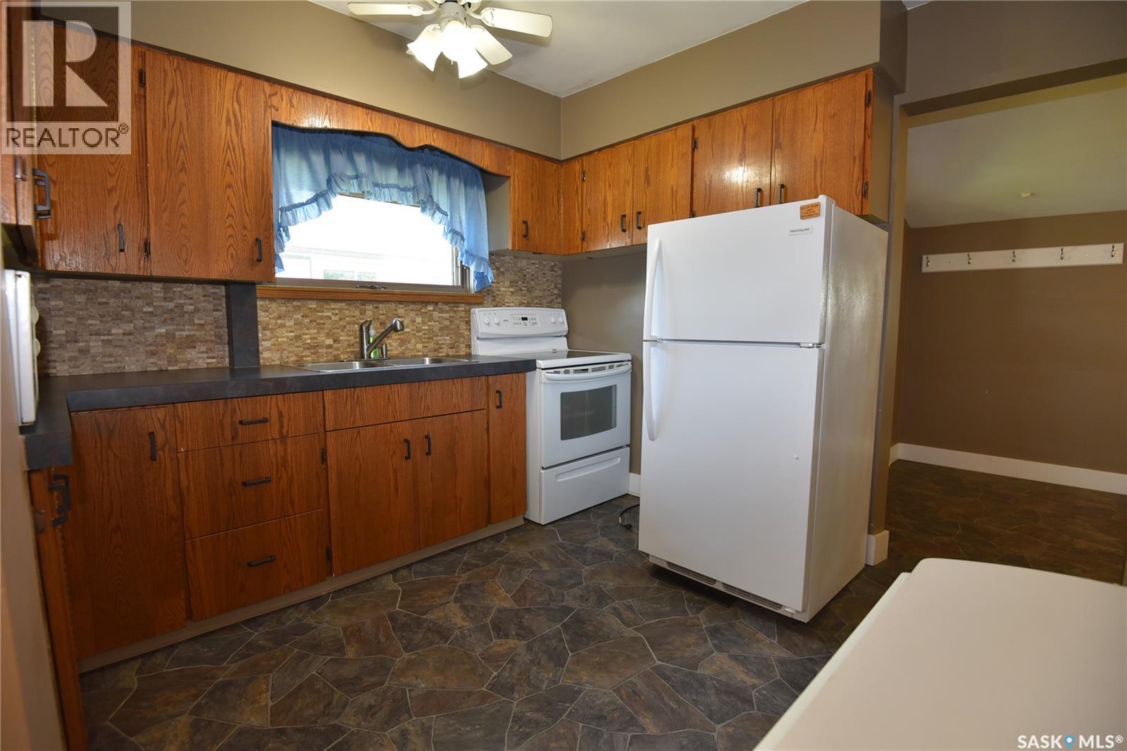 403 2nd Street W, Nipawin, Saskatchewan  S0E 1E0 - Photo 7 - SK044492
