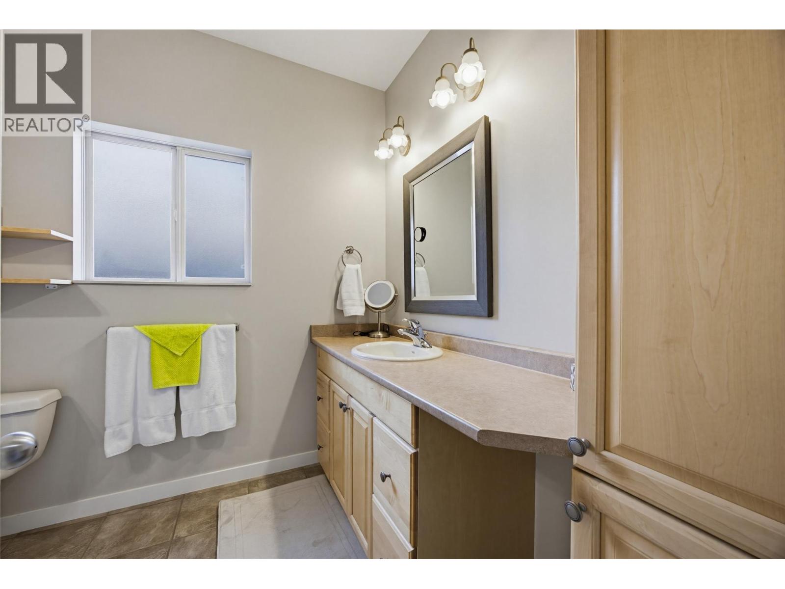 3744 Navatanee Drive, Kamloops, British Columbia  V2H 1S1 - Photo 13 - 10396748