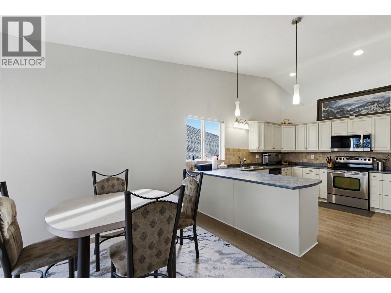 3744 Navatanee Drive, Kamloops, British Columbia  V2H 1S1 - Photo 6 - 10396748