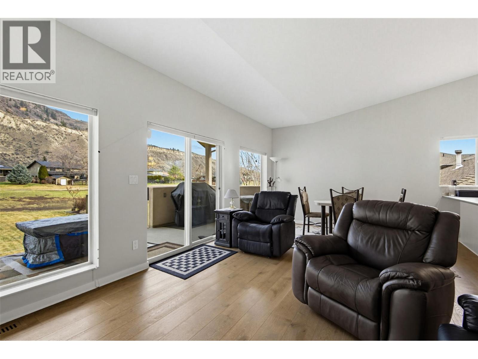 3744 Navatanee Drive, Kamloops, British Columbia  V2H 1S1 - Photo 7 - 10396748