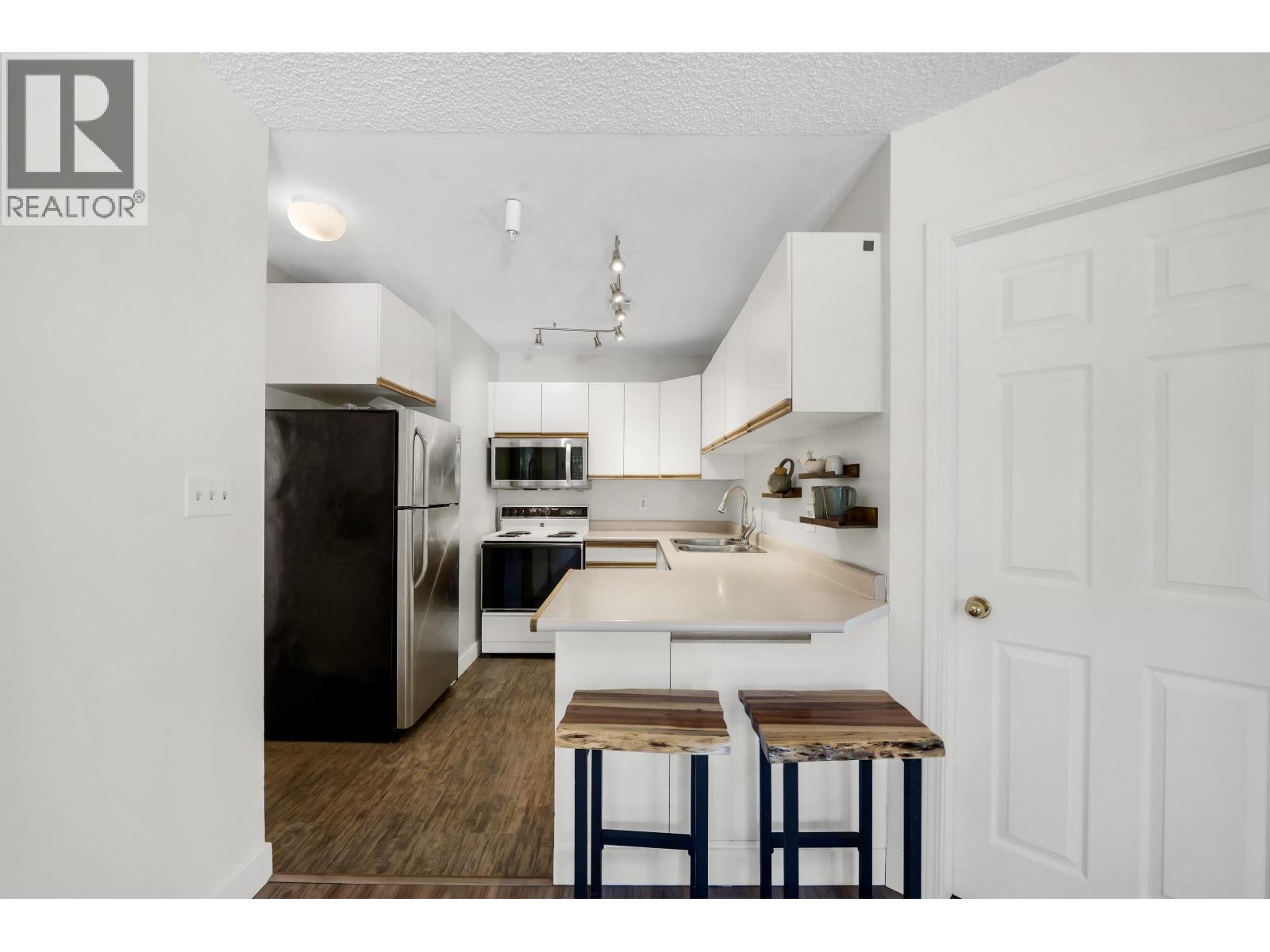 201b 40120 Willow Crescent, Squamish, British Columbia V8B 0L7 - Photo 3 - R3126525