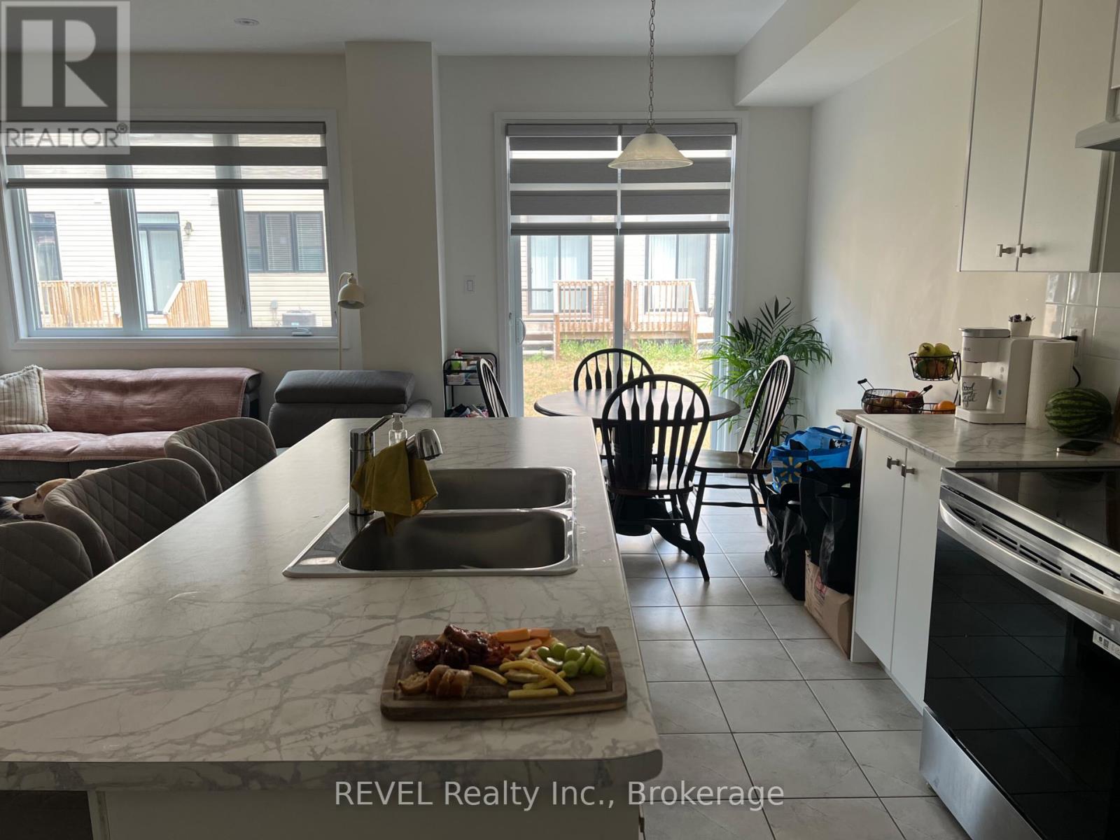 118 Varsity Drive, Welland, Ontario  L3B 0N3 - Photo 3 - X13637304