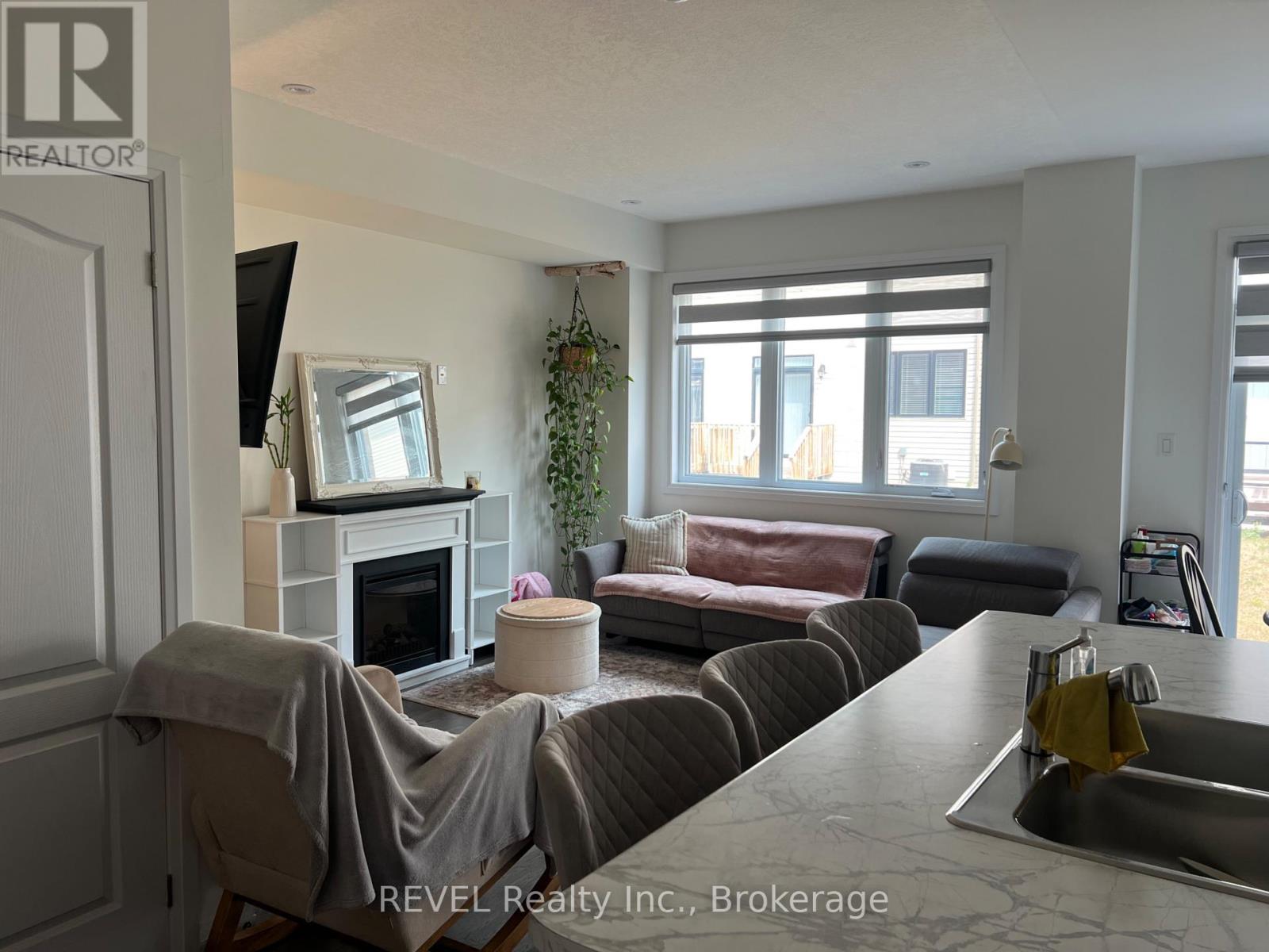 118 Varsity Drive, Welland, Ontario  L3B 0N3 - Photo 4 - X13637304
