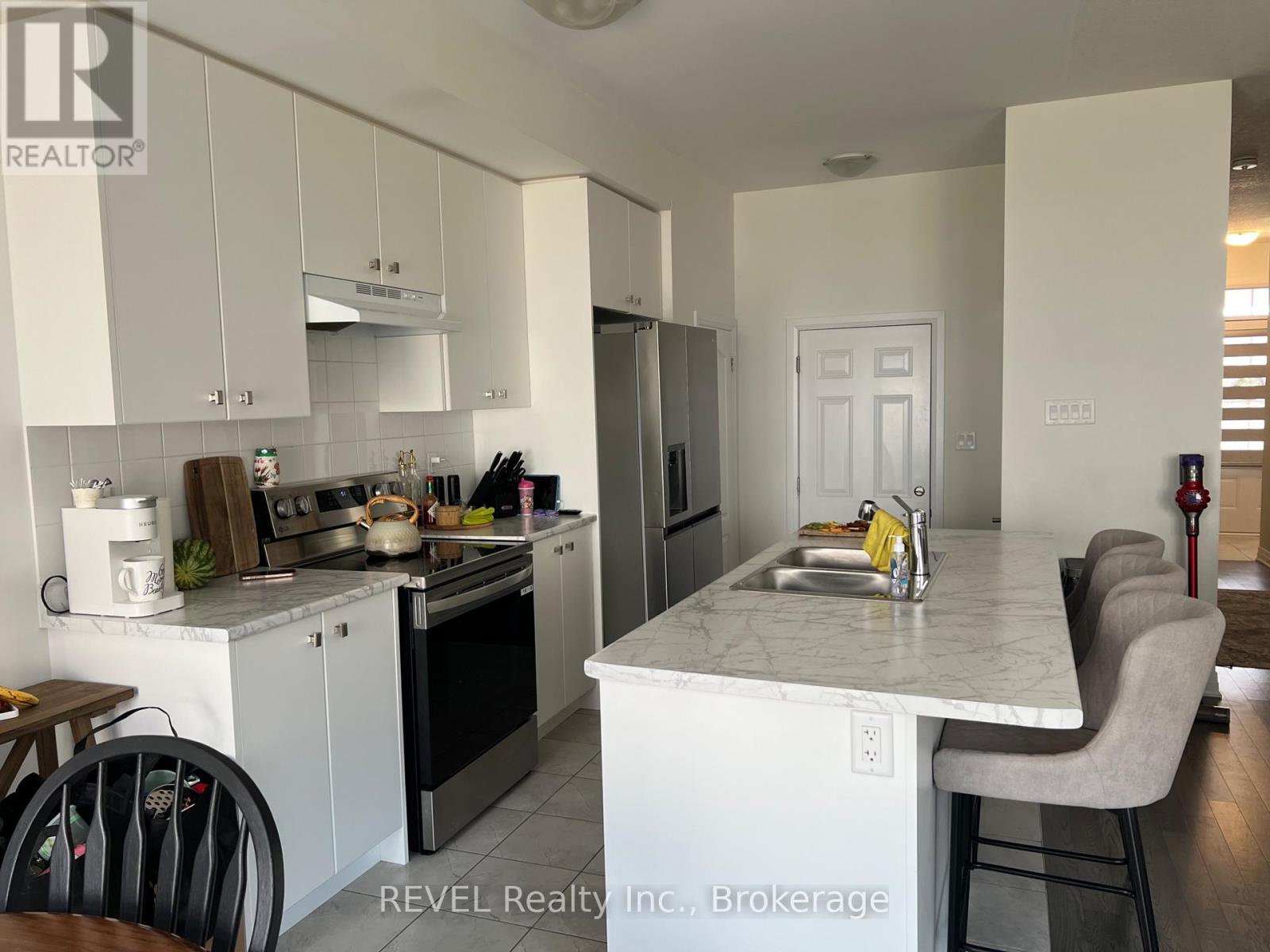 118 Varsity Drive, Welland, Ontario  L3B 0N3 - Photo 5 - X13637304