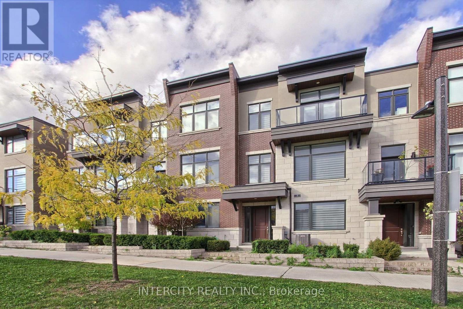 7 Adaskin Drive, Vaughan, Ontario  L6A 4Z8 - Photo 2 - N13637216