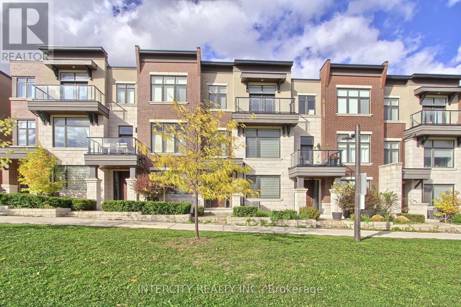 7 Adaskin Drive, Vaughan, Ontario  L6A 4Z8 - Photo 4 - N13637216