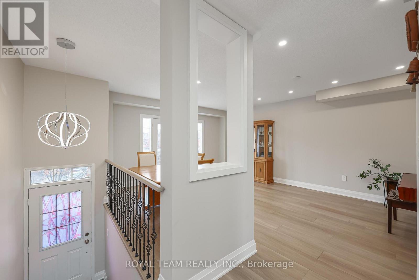 11 Jarrett Court, Vaughan, Ontario  L6A 3W4 - Photo 4 - N13637238