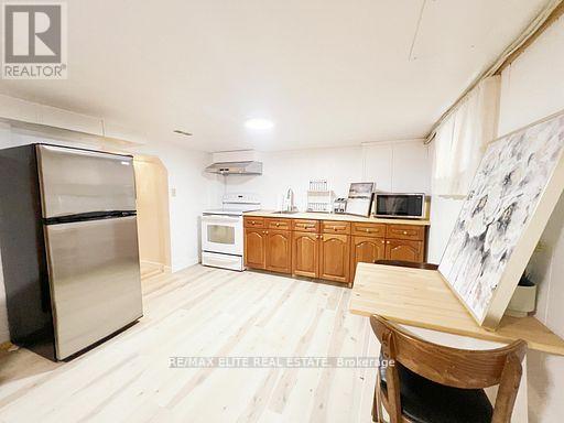 299 Robina Avenue E, Toronto, Ontario  M6C 3Z2 - Photo 13 - C13563526
