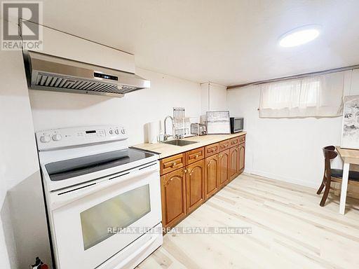 299 Robina Avenue E, Toronto, Ontario  M6C 3Z2 - Photo 12 - C13563526