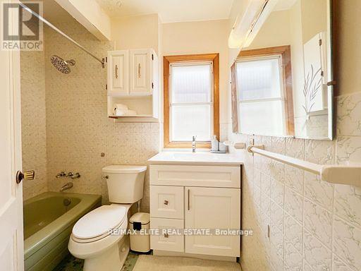 299 Robina Avenue E, Toronto, Ontario  M6C 3Z2 - Photo 15 - C13563526