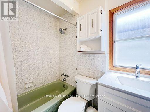 Upper 299 Robina Avenue E, Toronto, Ontario  M6C 3Z2 - Photo 17 - C13563530