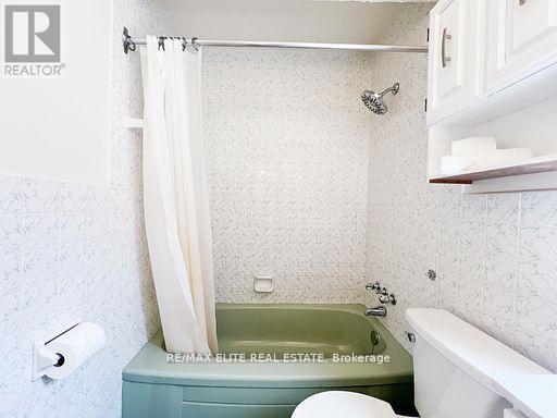 Upper 299 Robina Avenue E, Toronto, Ontario  M6C 3Z2 - Photo 18 - C13563530