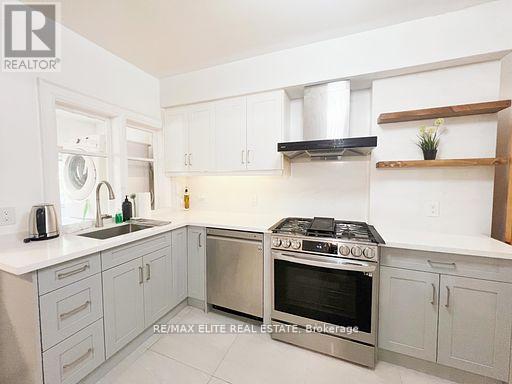 Upper 299 Robina Avenue E, Toronto, Ontario  M6C 3Z2 - Photo 4 - C13563530
