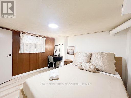 Upper 299 Robina Avenue E, Toronto, Ontario  M6C 3Z2 - Photo 8 - C13563530