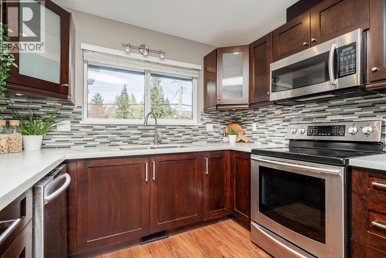 1730 Westminster Avenue, Port Coquitlam, British Columbia  V3B 1E2 - Photo 3 - R3138868