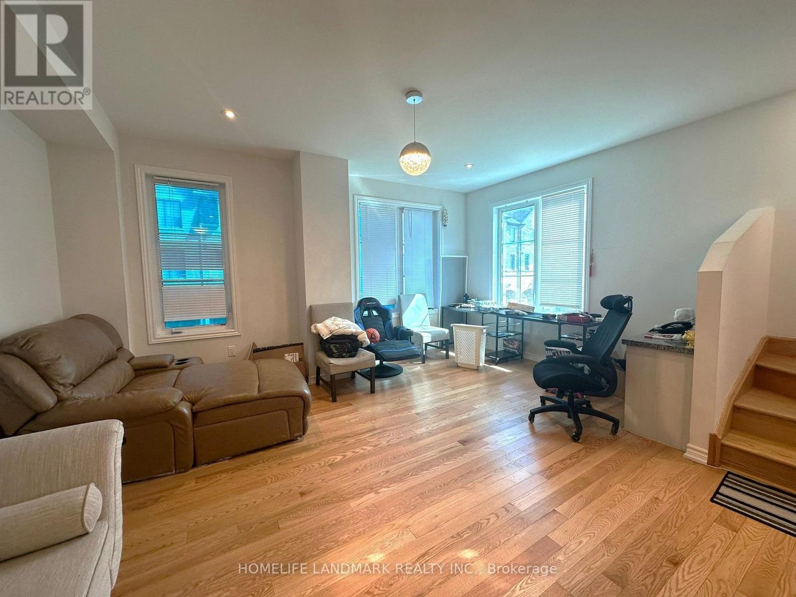18 LAVINIA ROAD